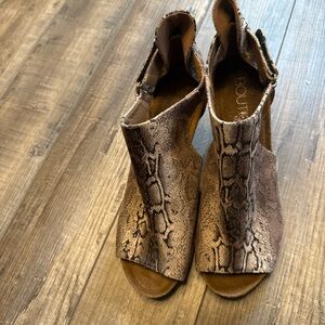 Corkys Tan Snake Print Wedges